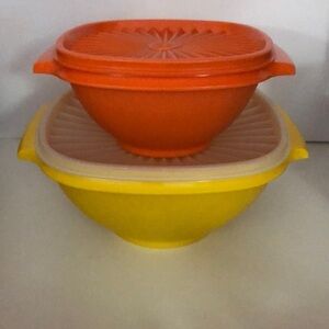 2 vintage Tupperware bowls with lids orange and yellow #2277-4